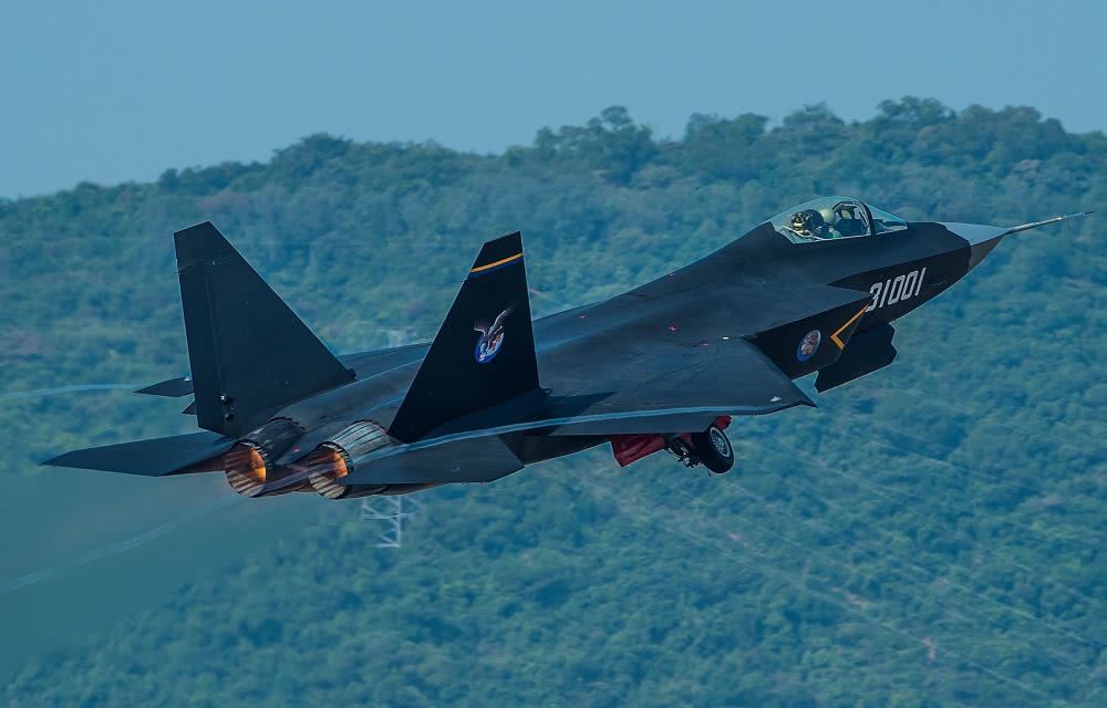 今天殲-35首飛成功，中國航空工業(yè)的驕傲?xí)r刻，殲-35首飛成功，中國航空工業(yè)的輝煌時刻