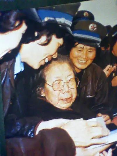 重溫歷史瞬間，1994年閱兵式全程回放，重溫歷史瞬間，1994年閱兵式全景再現(xiàn)