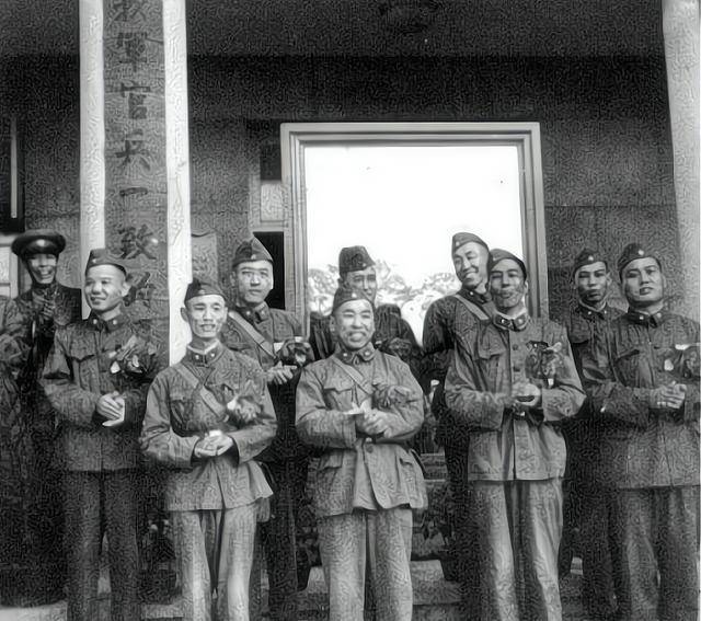 少將回家探親縣長(zhǎng)是否會(huì)接待，探究軍地接待制度，少將回家探親縣長(zhǎng)接待制度探究，軍地接待制度揭秘