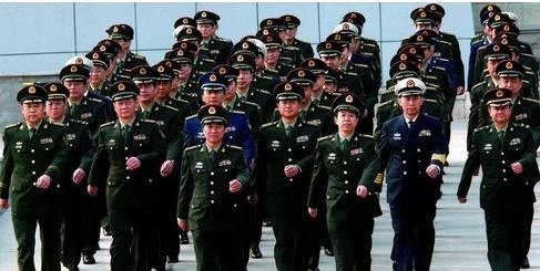 軍官與士官的區(qū)別，職責(zé)、權(quán)力及職業(yè)發(fā)展的差異，軍官與士官，職責(zé)、權(quán)力與職業(yè)發(fā)展差異解析