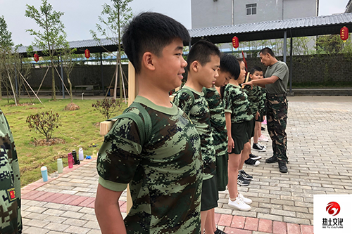 軍事夏令營(yíng)哪家好，深度解析與推薦，軍事夏令營(yíng)深度解析與推薦，哪家更好？